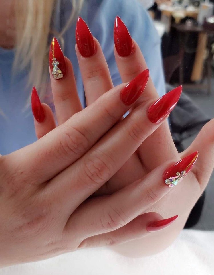 Stiletto-Shaped Nails